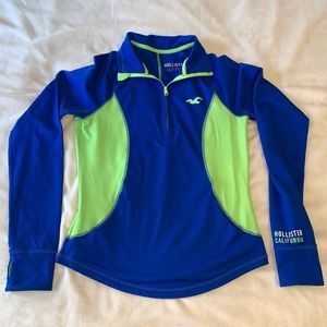 Hollister pullover 💙💚 Perfect for Seahawks Fans!